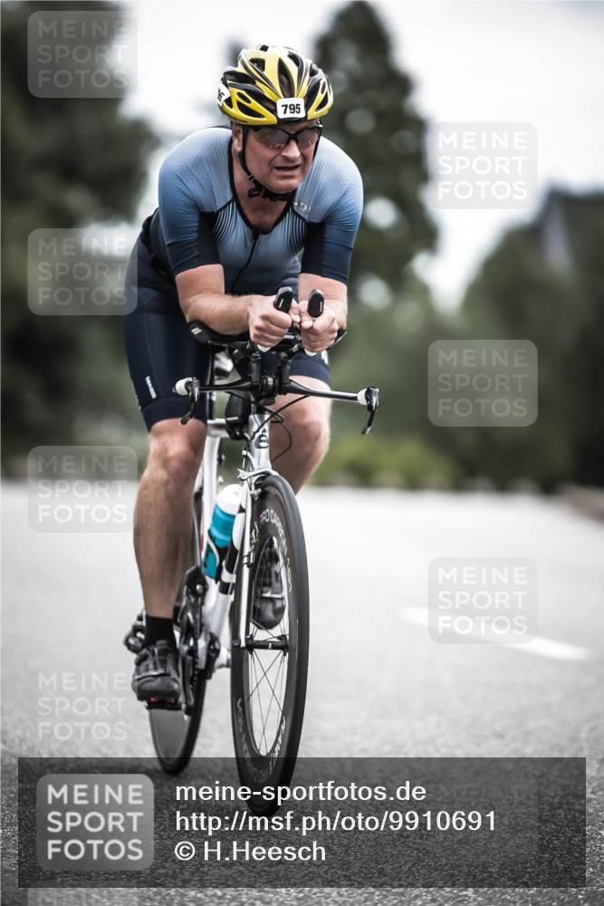 21.06.2026 - 29. Vierlanden-Triathlon H.Heesch http://msf.ph/oto/9910691 21.06.2026 12:00:50 Radfahren 237, 795 meine-sportfotos.de