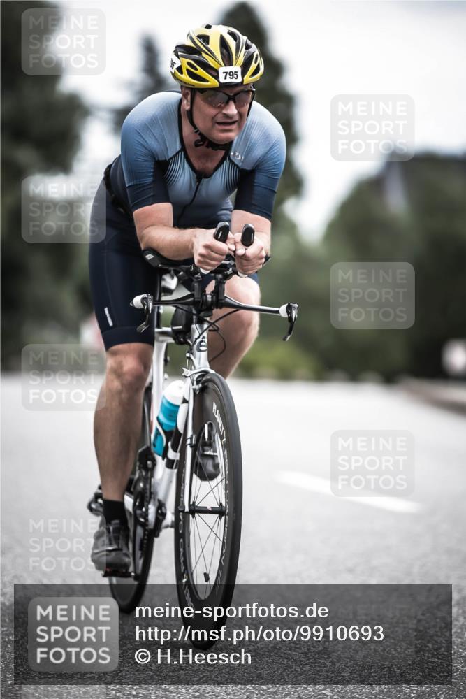 21.06.2026 - 29. Vierlanden-Triathlon H.Heesch http://msf.ph/oto/9910693 21.06.2026 12:00:50 Radfahren 237, 795 meine-sportfotos.de