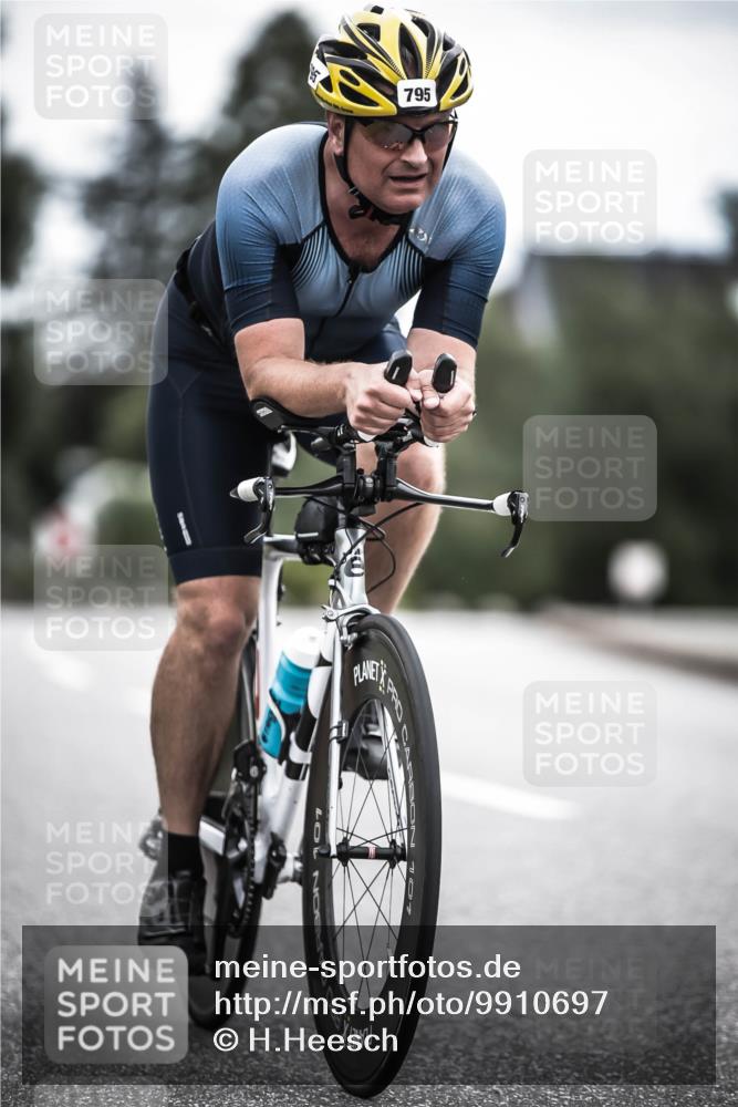 21.06.2026 - 29. Vierlanden-Triathlon H.Heesch http://msf.ph/oto/9910697 21.06.2026 12:00:50 Radfahren 237, 795 meine-sportfotos.de