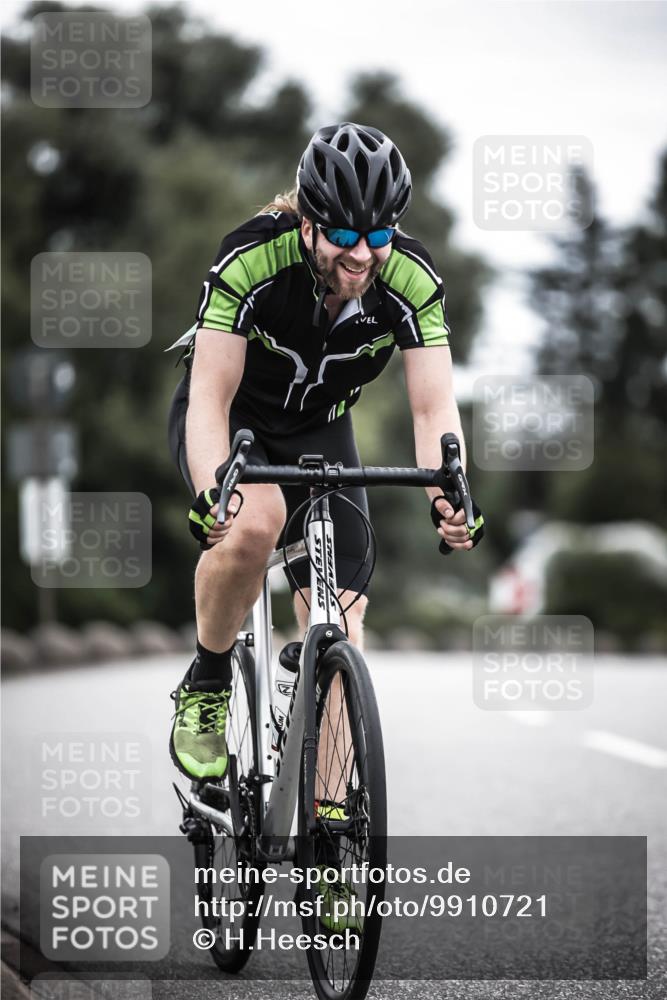 21.06.2026 - 29. Vierlanden-Triathlon H.Heesch http://msf.ph/oto/9910721 21.06.2026 12:01:28 Radfahren 665, 719, 896 meine-sportfotos.de