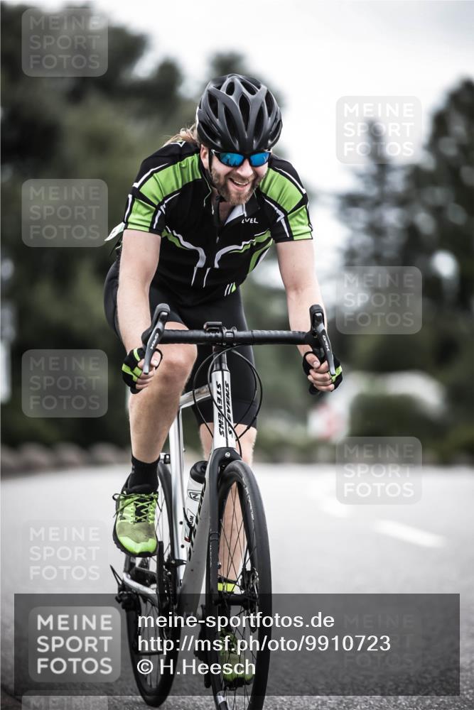 21.06.2026 - 29. Vierlanden-Triathlon H.Heesch http://msf.ph/oto/9910723 21.06.2026 12:01:28 Radfahren 665, 719, 896 meine-sportfotos.de