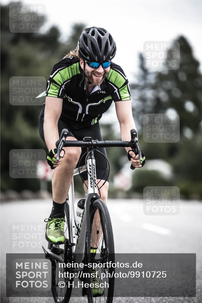 21.06.2026 - 29. Vierlanden-Triathlon H.Heesch http://msf.ph/oto/9910725 21.06.2026 12:01:28 Radfahren 665, 719, 896 meine-sportfotos.de