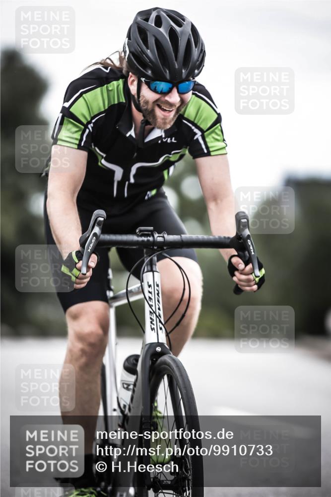 21.06.2026 - 29. Vierlanden-Triathlon H.Heesch http://msf.ph/oto/9910733 21.06.2026 12:01:28 Radfahren 665, 719, 896 meine-sportfotos.de