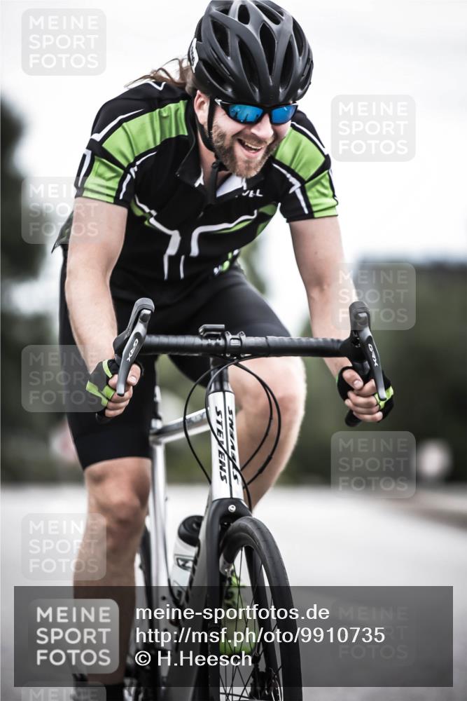 21.06.2026 - 29. Vierlanden-Triathlon H.Heesch http://msf.ph/oto/9910735 21.06.2026 12:01:28 Radfahren 665, 719, 896 meine-sportfotos.de