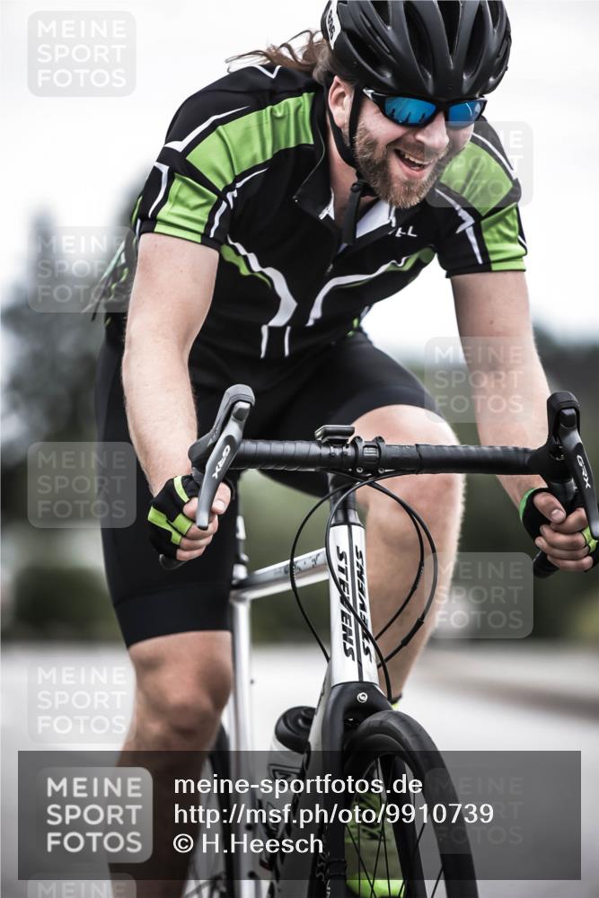 21.06.2026 - 29. Vierlanden-Triathlon H.Heesch http://msf.ph/oto/9910739 21.06.2026 12:01:28 Radfahren 665, 719, 896 meine-sportfotos.de