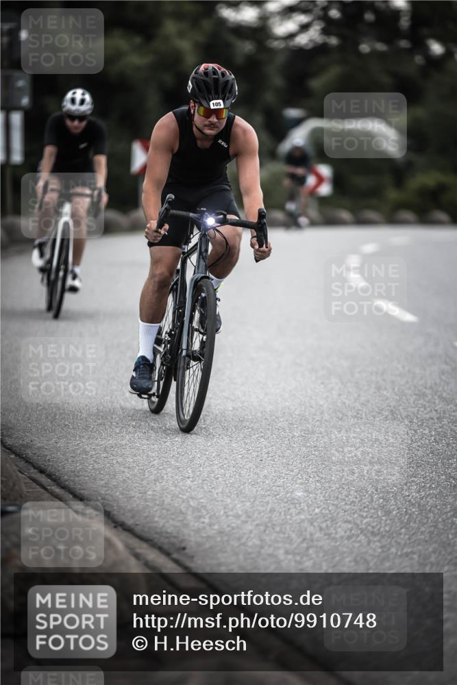 21.06.2026 - 29. Vierlanden-Triathlon H.Heesch http://msf.ph/oto/9910748 21.06.2026 09:35:52 Radfahren 86, 90, 105, 122, 161, 176, 198, 270, 279 meine-sportfotos.de