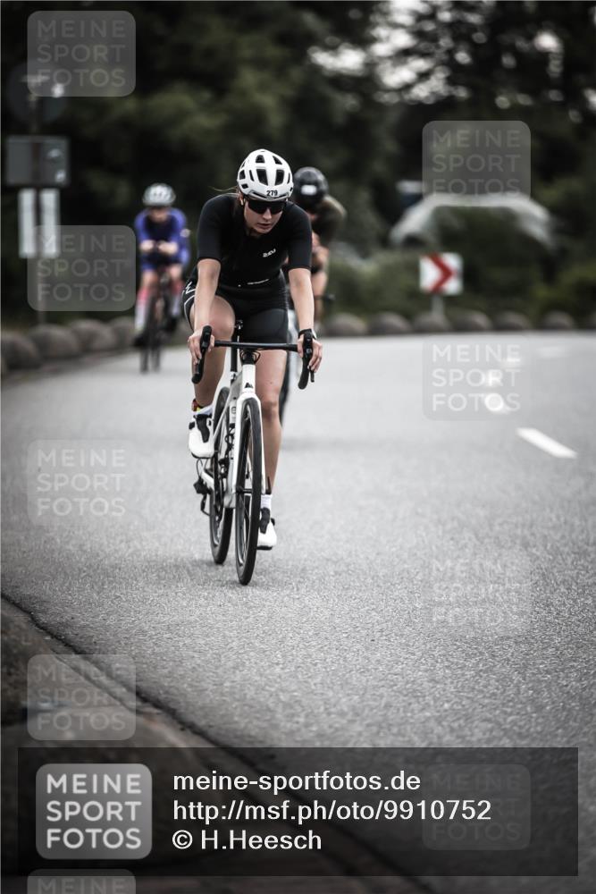 21.06.2026 - 29. Vierlanden-Triathlon H.Heesch http://msf.ph/oto/9910752 21.06.2026 09:35:52 Radfahren 86, 90, 105, 122, 161, 176, 198, 270, 279 meine-sportfotos.de