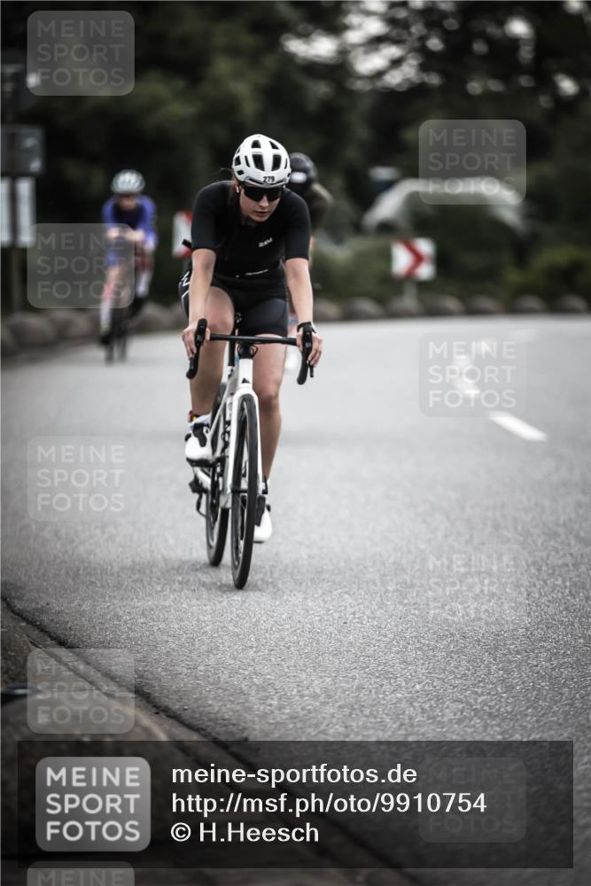 21.06.2026 - 29. Vierlanden-Triathlon H.Heesch http://msf.ph/oto/9910754 21.06.2026 09:35:53 Radfahren 86, 90, 105, 122, 161, 176, 198, 200, 270, 279 meine-sportfotos.de