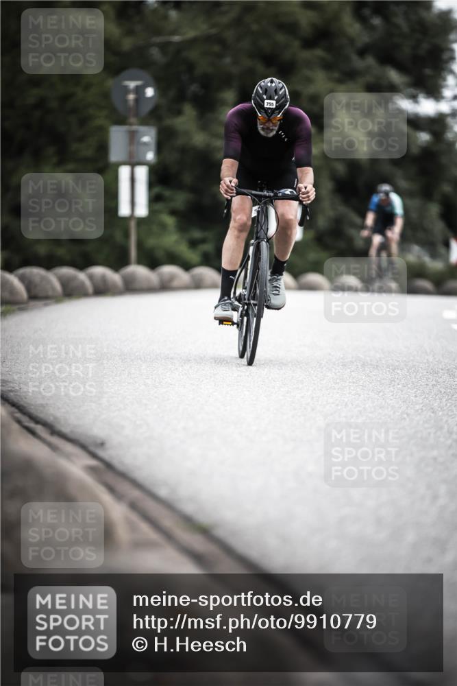 21.06.2026 - 29. Vierlanden-Triathlon H.Heesch http://msf.ph/oto/9910779 21.06.2026 12:02:03 Radfahren 755, 758 meine-sportfotos.de