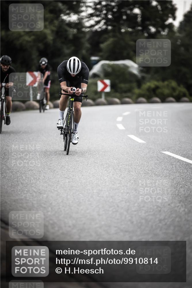21.06.2026 - 29. Vierlanden-Triathlon H.Heesch http://msf.ph/oto/9910814 21.06.2026 09:35:58 Radfahren 75, 86, 90, 176, 198, 200, 270 meine-sportfotos.de
