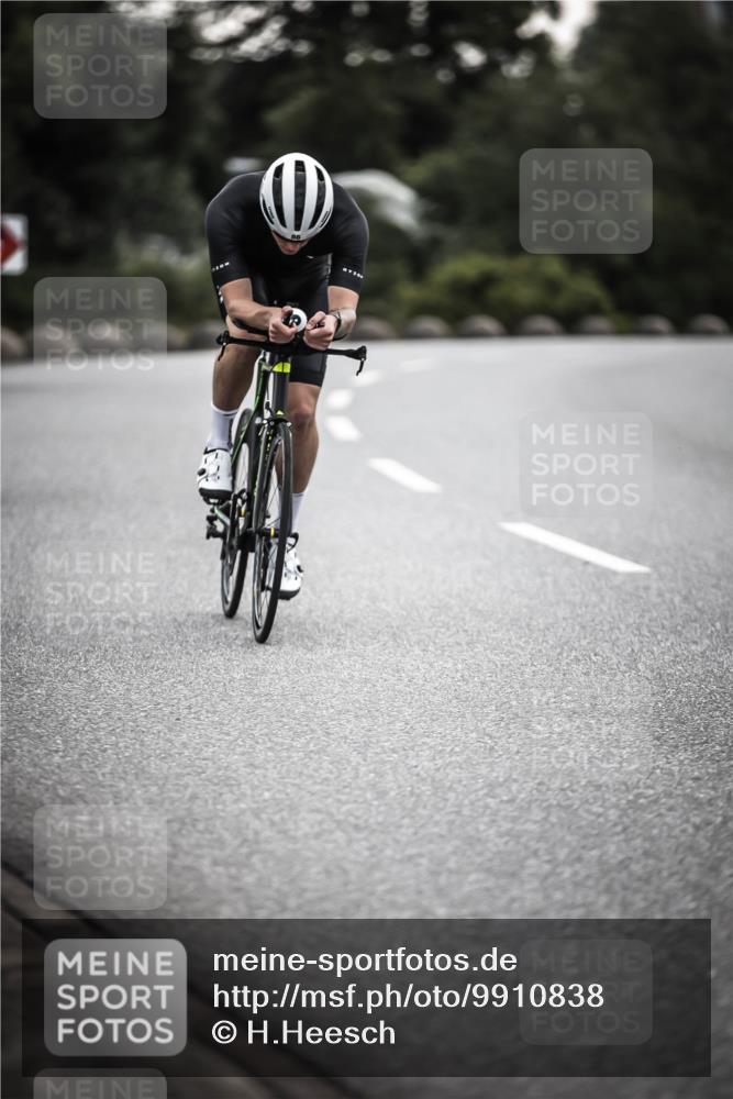 21.06.2026 - 29. Vierlanden-Triathlon H.Heesch http://msf.ph/oto/9910838 21.06.2026 09:35:58 Radfahren 75, 86, 90, 176, 198, 200, 270 meine-sportfotos.de