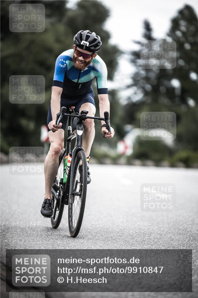 21.06.2026 - 29. Vierlanden-Triathlon H.Heesch http://msf.ph/oto/9910847 21.06.2026 12:02:08 Radfahren 661, 755, 758, 885 meine-sportfotos.de