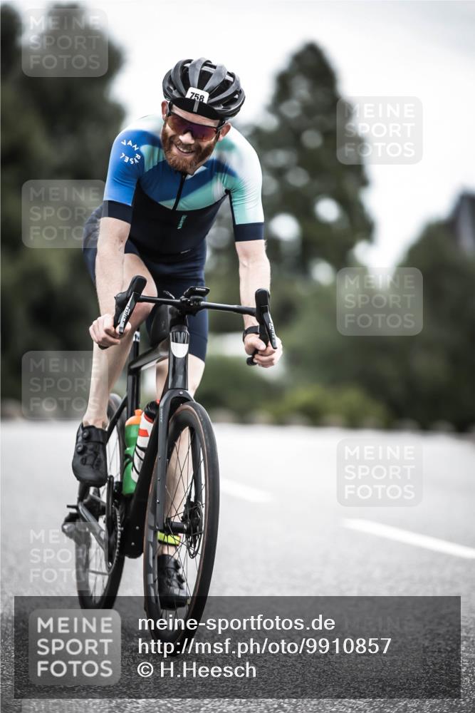 21.06.2026 - 29. Vierlanden-Triathlon H.Heesch http://msf.ph/oto/9910857 21.06.2026 12:02:09 Radfahren 661, 755, 758, 885 meine-sportfotos.de