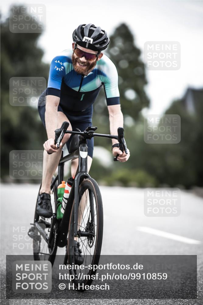 21.06.2026 - 29. Vierlanden-Triathlon H.Heesch http://msf.ph/oto/9910859 21.06.2026 12:02:09 Radfahren 661, 755, 758, 885 meine-sportfotos.de
