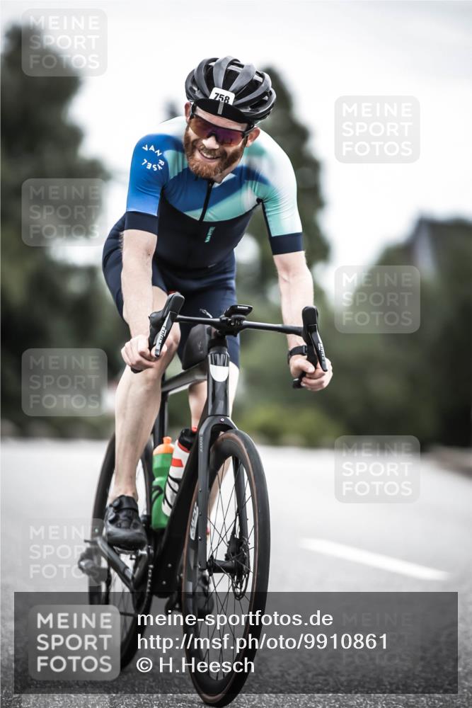21.06.2026 - 29. Vierlanden-Triathlon H.Heesch http://msf.ph/oto/9910861 21.06.2026 12:02:09 Radfahren 661, 755, 758, 885 meine-sportfotos.de