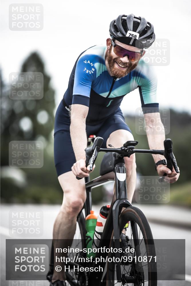 21.06.2026 - 29. Vierlanden-Triathlon H.Heesch http://msf.ph/oto/9910871 21.06.2026 12:02:09 Radfahren 661, 755, 758, 885 meine-sportfotos.de