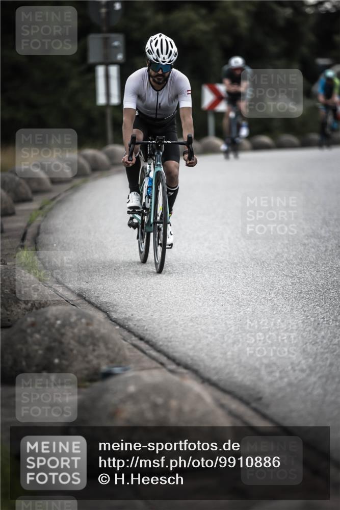 21.06.2026 - 29. Vierlanden-Triathlon H.Heesch http://msf.ph/oto/9910886 21.06.2026 09:36:12 Radfahren 6, 130, 135, 180 meine-sportfotos.de