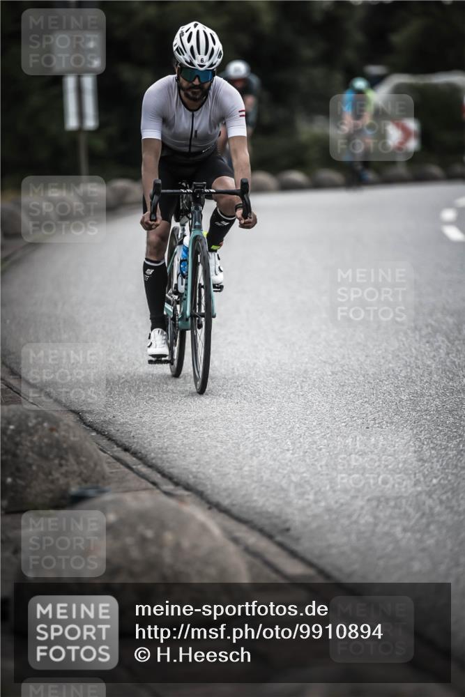 21.06.2026 - 29. Vierlanden-Triathlon H.Heesch http://msf.ph/oto/9910894 21.06.2026 09:36:12 Radfahren 6, 130, 135, 180 meine-sportfotos.de