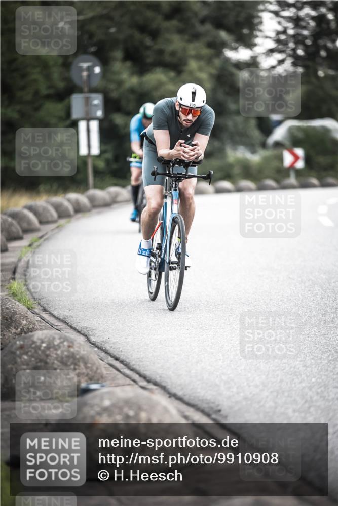 21.06.2026 - 29. Vierlanden-Triathlon H.Heesch http://msf.ph/oto/9910908 21.06.2026 09:36:15 Radfahren 6, 23, 111, 130, 135, 180, 216 meine-sportfotos.de