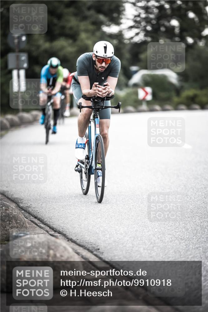 21.06.2026 - 29. Vierlanden-Triathlon H.Heesch http://msf.ph/oto/9910918 21.06.2026 09:36:15 Radfahren 6, 23, 111, 130, 135, 180, 216 meine-sportfotos.de