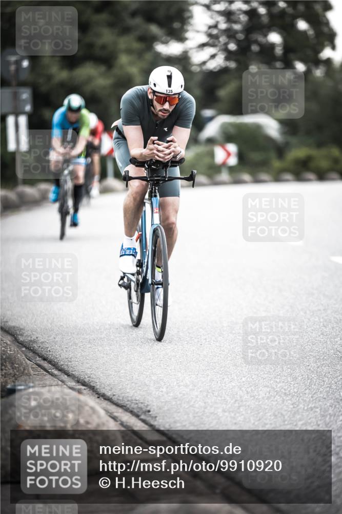 21.06.2026 - 29. Vierlanden-Triathlon H.Heesch http://msf.ph/oto/9910920 21.06.2026 09:36:15 Radfahren 6, 23, 111, 130, 135, 180, 216 meine-sportfotos.de