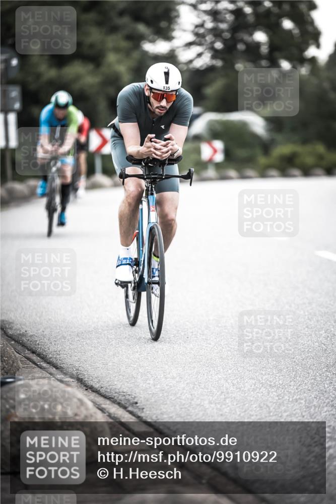 21.06.2026 - 29. Vierlanden-Triathlon H.Heesch http://msf.ph/oto/9910922 21.06.2026 09:36:15 Radfahren 6, 23, 111, 130, 135, 180, 216 meine-sportfotos.de