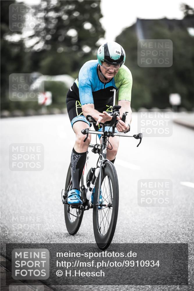 21.06.2026 - 29. Vierlanden-Triathlon H.Heesch http://msf.ph/oto/9910934 21.06.2026 09:36:17 Radfahren 6, 23, 111, 130, 135, 180, 216, 283 meine-sportfotos.de