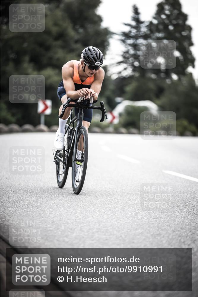 21.06.2026 - 29. Vierlanden-Triathlon H.Heesch http://msf.ph/oto/9910991 21.06.2026 09:26:27 Radfahren 55, 78, 106 meine-sportfotos.de
