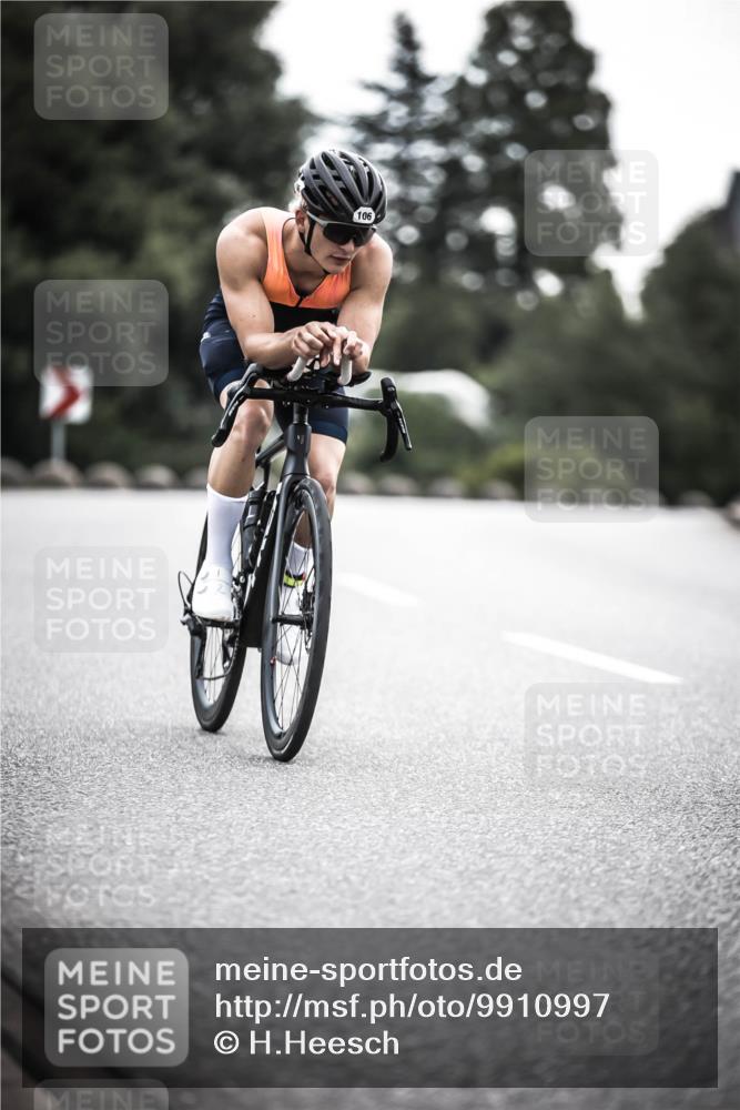 21.06.2026 - 29. Vierlanden-Triathlon H.Heesch http://msf.ph/oto/9910997 21.06.2026 09:26:28 Radfahren 78, 106, 196 meine-sportfotos.de