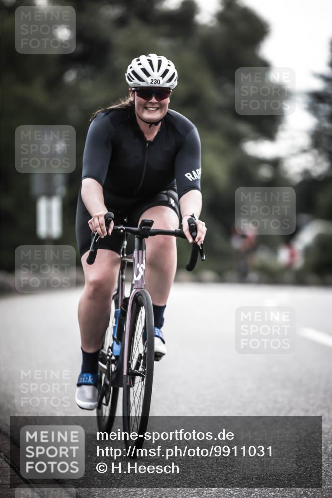 21.06.2026 - 29. Vierlanden-Triathlon H.Heesch http://msf.ph/oto/9911031 21.06.2026 09:26:54 Radfahren 90, 108, 197, 230, 1355 meine-sportfotos.de