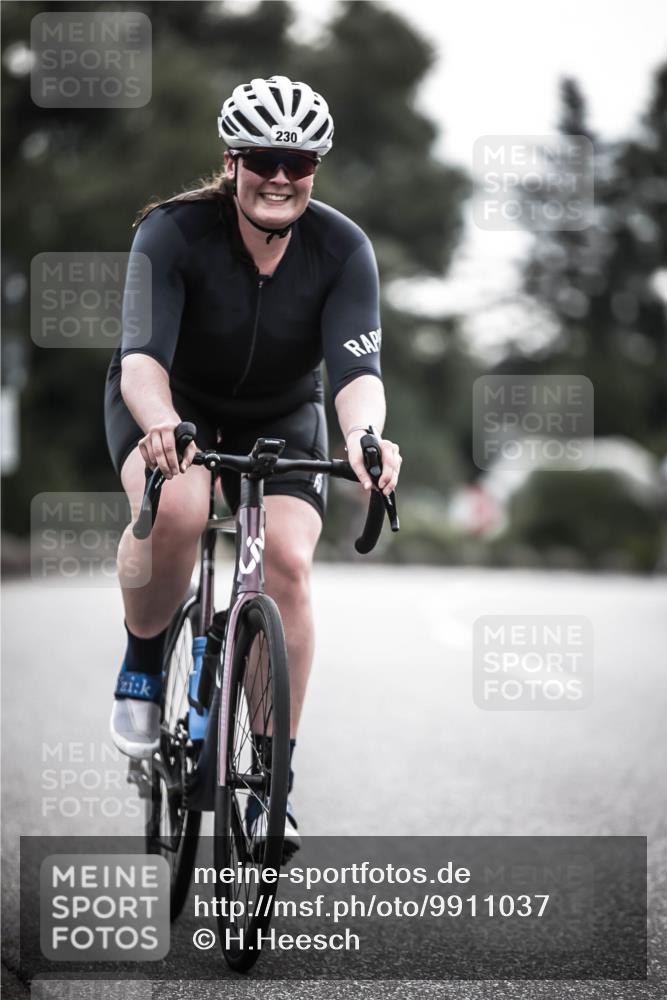 21.06.2026 - 29. Vierlanden-Triathlon H.Heesch http://msf.ph/oto/9911037 21.06.2026 09:26:55 Radfahren 90, 197, 230, 1355 meine-sportfotos.de