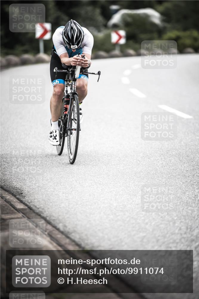 21.06.2026 - 29. Vierlanden-Triathlon H.Heesch http://msf.ph/oto/9911074 21.06.2026 09:37:30 Radfahren 181, 290 meine-sportfotos.de