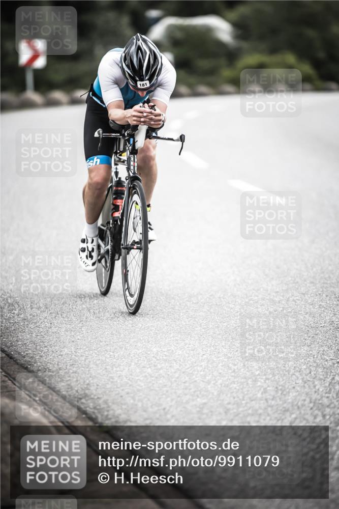 21.06.2026 - 29. Vierlanden-Triathlon H.Heesch http://msf.ph/oto/9911079 21.06.2026 09:37:31 Radfahren 181, 290 meine-sportfotos.de