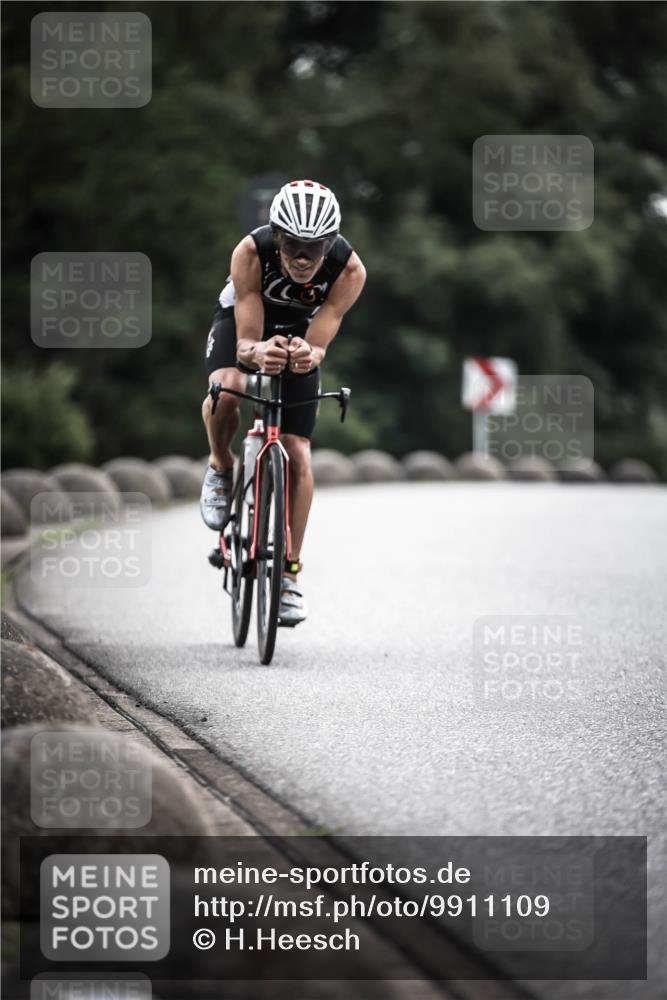 21.06.2026 - 29. Vierlanden-Triathlon H.Heesch http://msf.ph/oto/9911109 21.06.2026 09:27:09 Radfahren 27, 84, 169, 198 meine-sportfotos.de