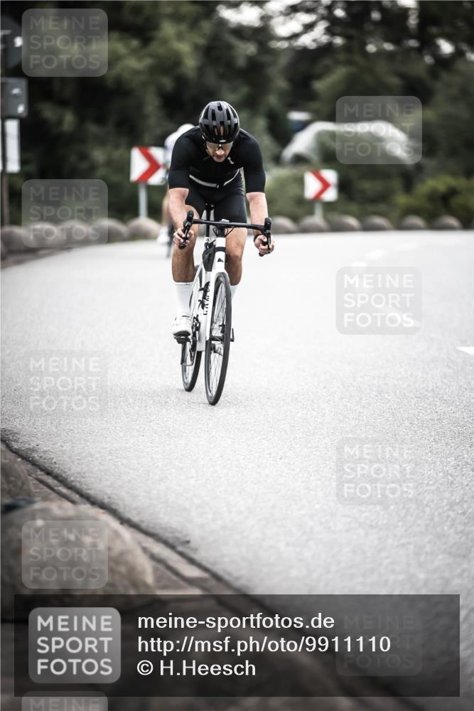 21.06.2026 - 29. Vierlanden-Triathlon H.Heesch http://msf.ph/oto/9911110 21.06.2026 09:37:44 Radfahren 5, 30, 69, 195 meine-sportfotos.de