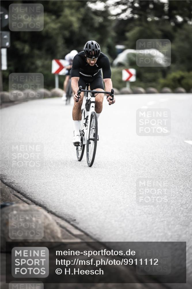 21.06.2026 - 29. Vierlanden-Triathlon H.Heesch http://msf.ph/oto/9911112 21.06.2026 09:37:44 Radfahren 5, 30, 69, 195 meine-sportfotos.de