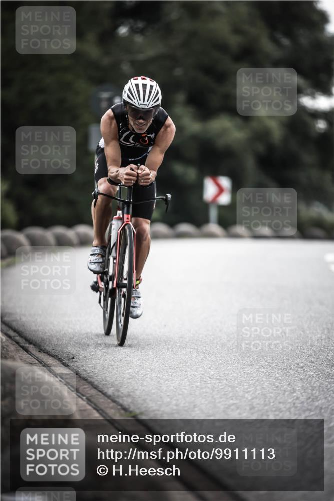 21.06.2026 - 29. Vierlanden-Triathlon H.Heesch http://msf.ph/oto/9911113 21.06.2026 09:27:09 Radfahren 27, 84, 169, 198 meine-sportfotos.de