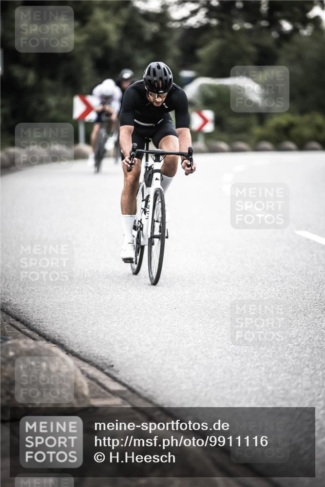 21.06.2026 - 29. Vierlanden-Triathlon H.Heesch http://msf.ph/oto/9911116 21.06.2026 09:37:44 Radfahren 5, 30, 69, 195 meine-sportfotos.de