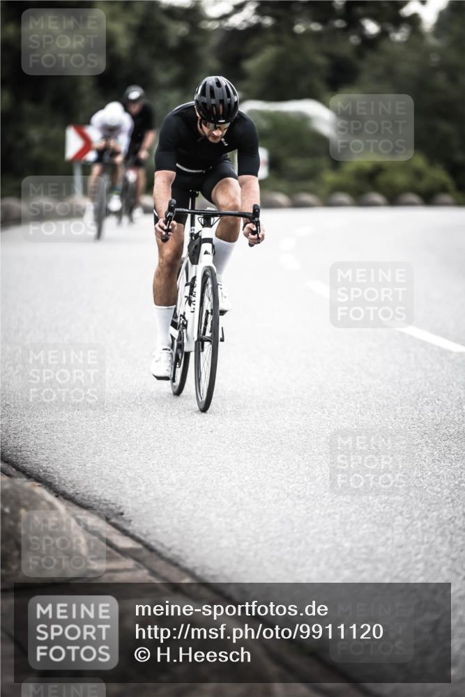 21.06.2026 - 29. Vierlanden-Triathlon H.Heesch http://msf.ph/oto/9911120 21.06.2026 09:37:44 Radfahren 5, 30, 69, 195 meine-sportfotos.de