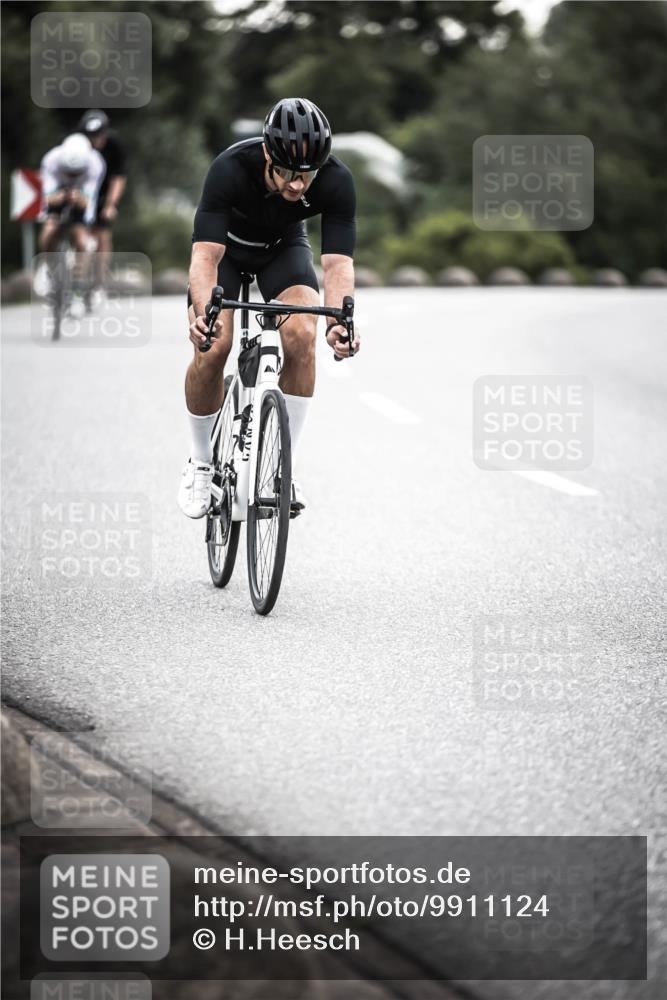 21.06.2026 - 29. Vierlanden-Triathlon H.Heesch http://msf.ph/oto/9911124 21.06.2026 09:37:45 Radfahren 5, 30, 69, 195, 240 meine-sportfotos.de
