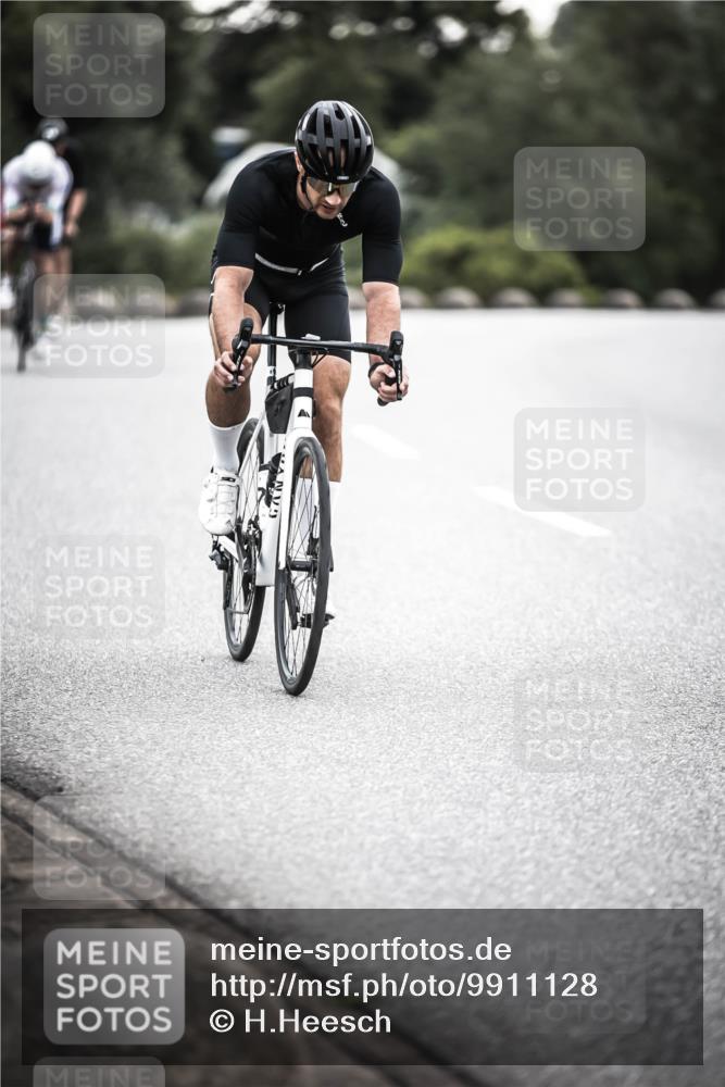 21.06.2026 - 29. Vierlanden-Triathlon H.Heesch http://msf.ph/oto/9911128 21.06.2026 09:37:45 Radfahren 5, 30, 69, 195, 240 meine-sportfotos.de