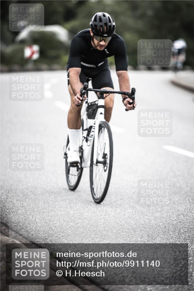 21.06.2026 - 29. Vierlanden-Triathlon H.Heesch http://msf.ph/oto/9911140 21.06.2026 09:37:45 Radfahren 5, 30, 69, 195, 240 meine-sportfotos.de
