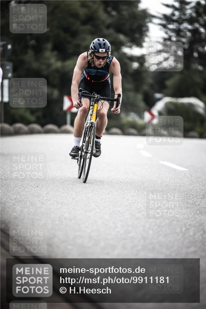 21.06.2026 - 29. Vierlanden-Triathlon H.Heesch http://msf.ph/oto/9911181 21.06.2026 09:27:22 Radfahren 43, 56, 69, 86, 103, 130, 139, 157, 179 meine-sportfotos.de