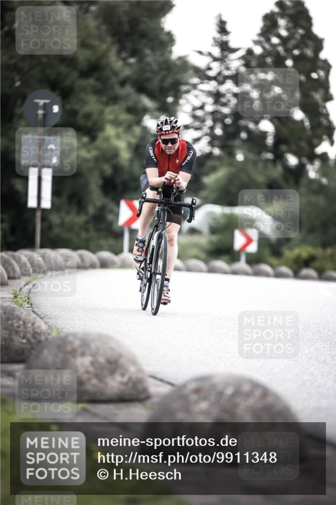 21.06.2026 - 29. Vierlanden-Triathlon H.Heesch http://msf.ph/oto/9911348 21.06.2026 09:40:39 Radfahren 158, 171 meine-sportfotos.de