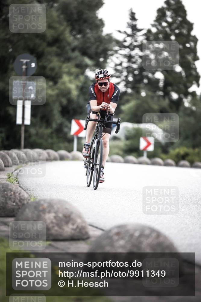 21.06.2026 - 29. Vierlanden-Triathlon H.Heesch http://msf.ph/oto/9911349 21.06.2026 09:40:39 Radfahren 158, 171 meine-sportfotos.de