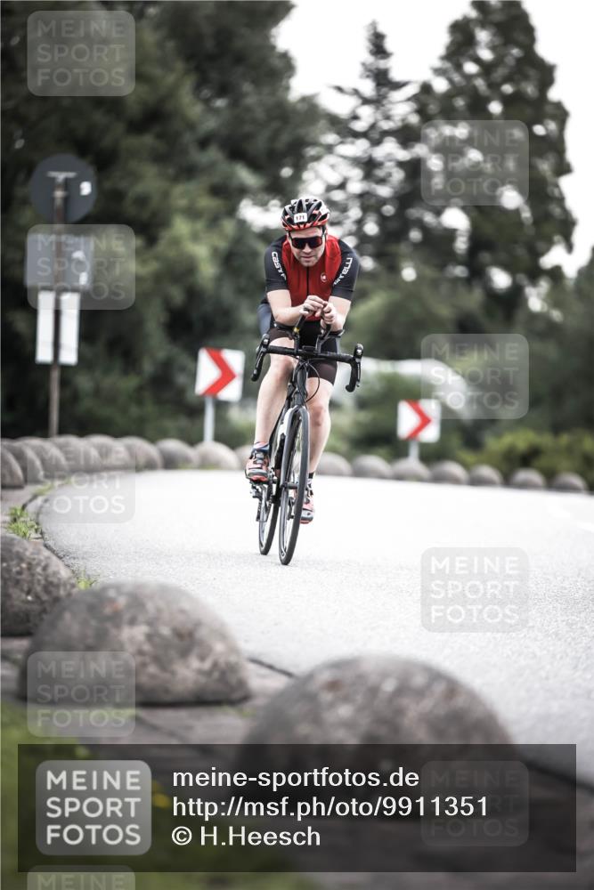 21.06.2026 - 29. Vierlanden-Triathlon H.Heesch http://msf.ph/oto/9911351 21.06.2026 09:40:39 Radfahren 158, 171 meine-sportfotos.de