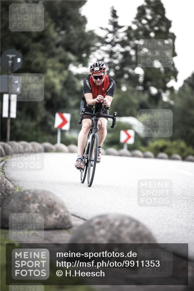 21.06.2026 - 29. Vierlanden-Triathlon H.Heesch http://msf.ph/oto/9911353 21.06.2026 09:40:39 Radfahren 158, 171 meine-sportfotos.de