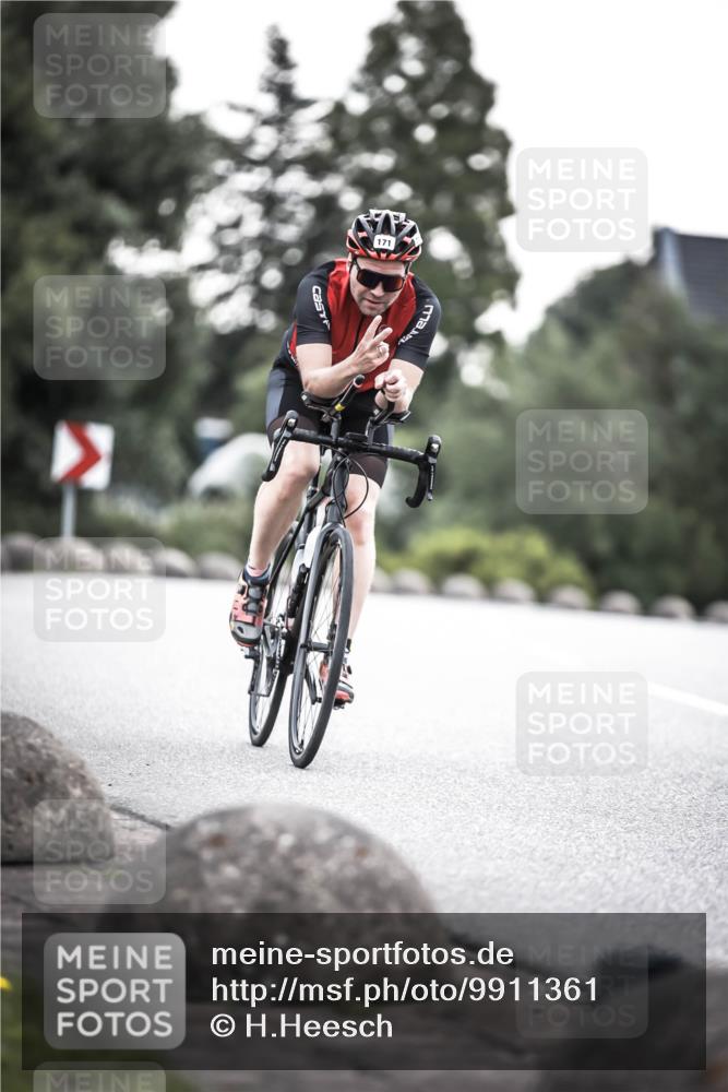 21.06.2026 - 29. Vierlanden-Triathlon H.Heesch http://msf.ph/oto/9911361 21.06.2026 09:40:40 Radfahren 64, 171 meine-sportfotos.de