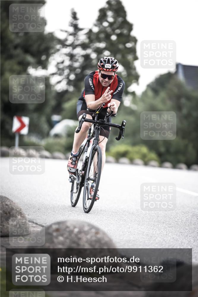 21.06.2026 - 29. Vierlanden-Triathlon H.Heesch http://msf.ph/oto/9911362 21.06.2026 09:40:40 Radfahren 64, 171 meine-sportfotos.de