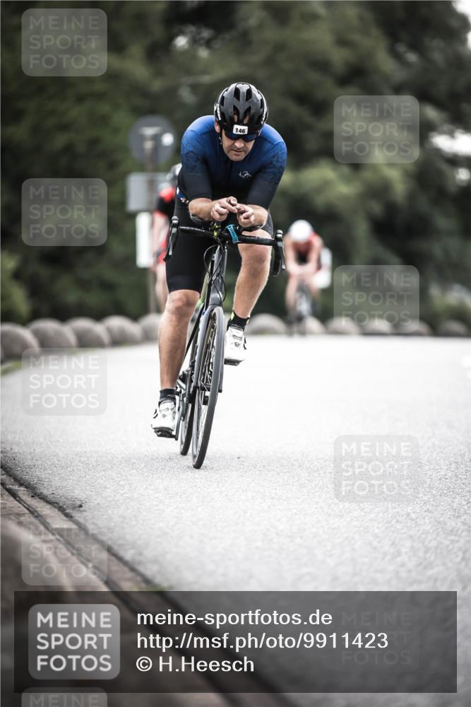 21.06.2026 - 29. Vierlanden-Triathlon H.Heesch http://msf.ph/oto/9911423 21.06.2026 09:41:40 Radfahren 41, 48, 146, 1353 meine-sportfotos.de